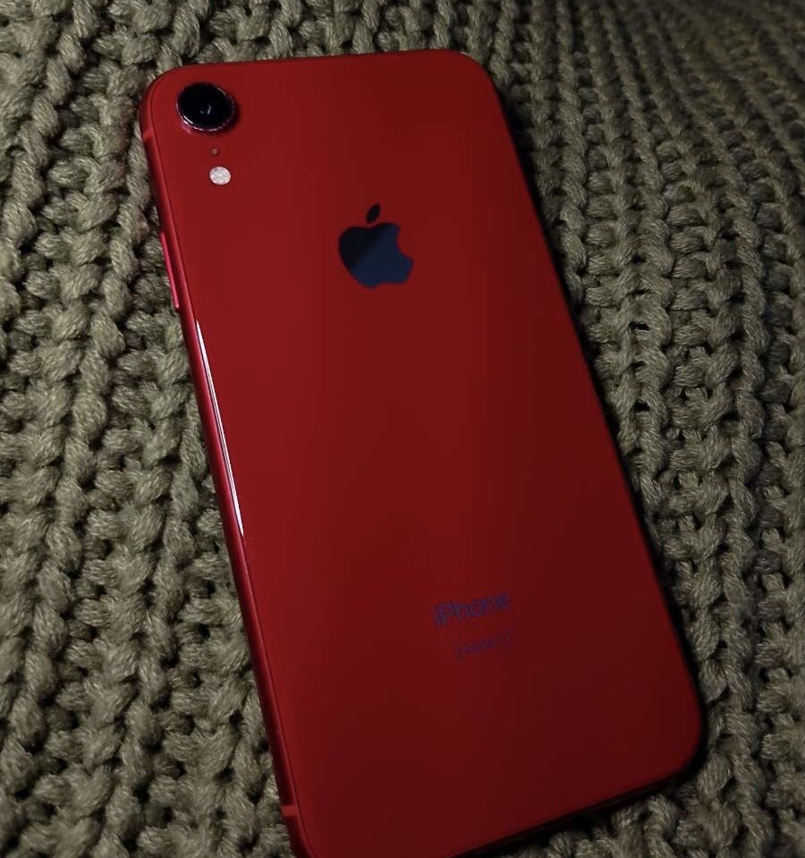 sprzedam iphone XR ,kolor bordowy(w bardzo dobrym stanie)