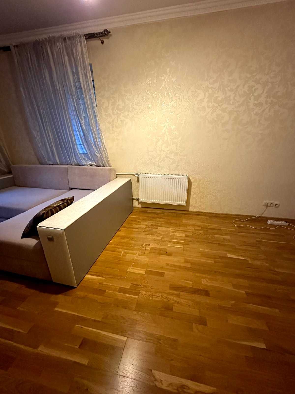 Продам 1- кімнатну квартиру з гарним ремонтом в самому центрі Бучі