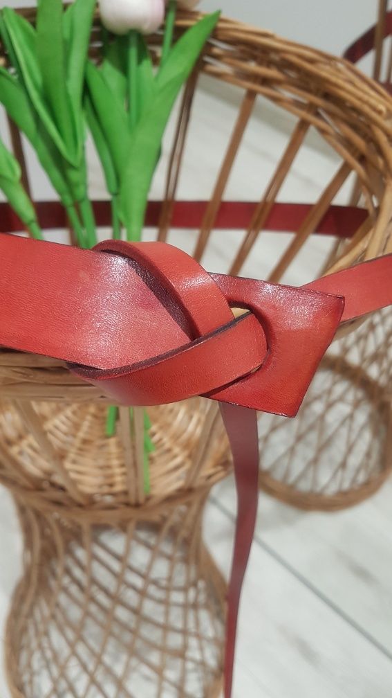 Nowy pasek na biodra z naturalnej skóry czerwony