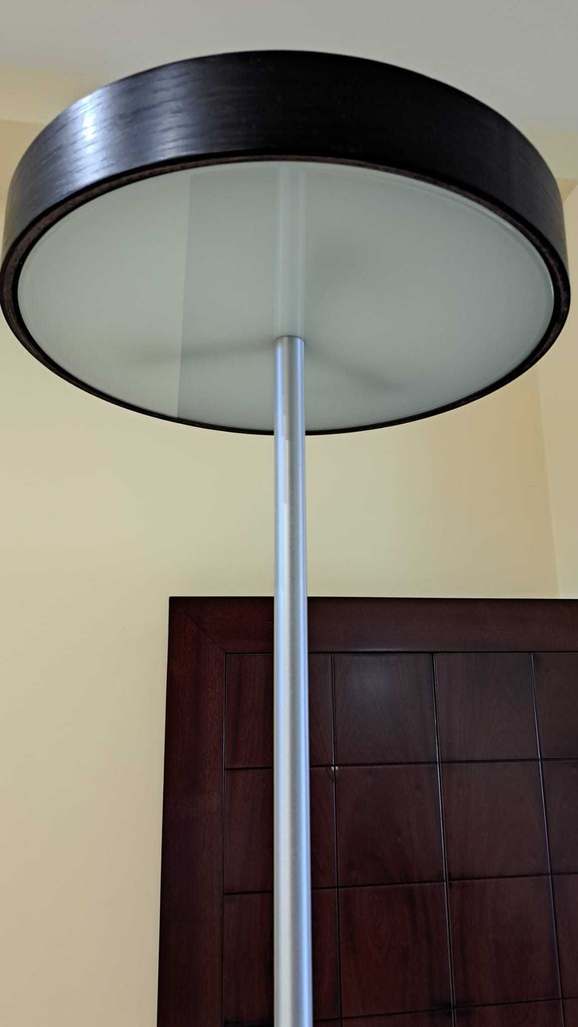 Candeeiro de pé em inox
