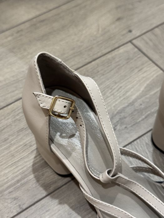 Босоніжки пудровий колір