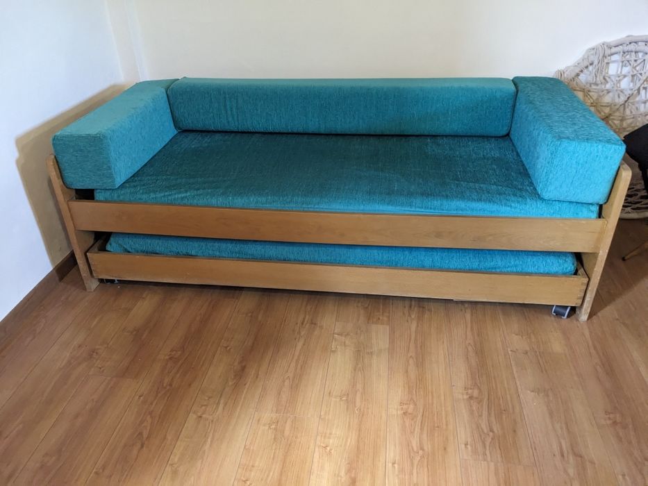 Sofá cama, pode fazer 2 camas de solteiro, em óptimo estado.