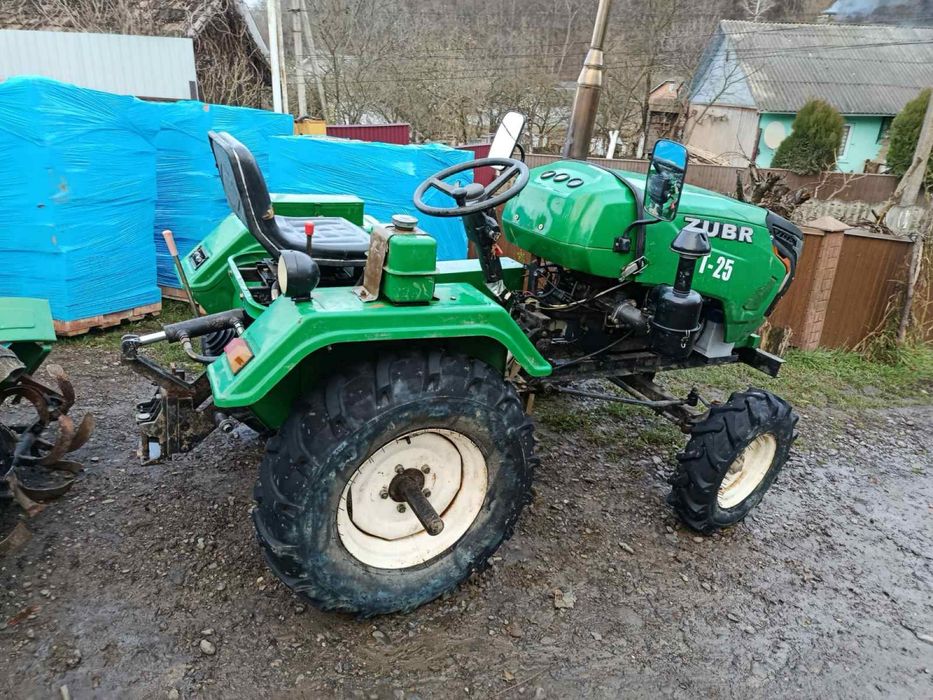 Продам трактор у хорошому стані Zubr t 25