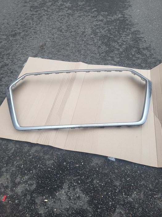 Накладка решітки Audi Q7 4M