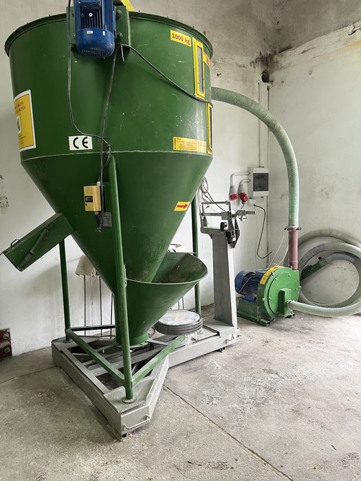 Sprzedam Śrutownik ssąco - tłoczący 11 KW wraz z mieszalnikiem i wagą