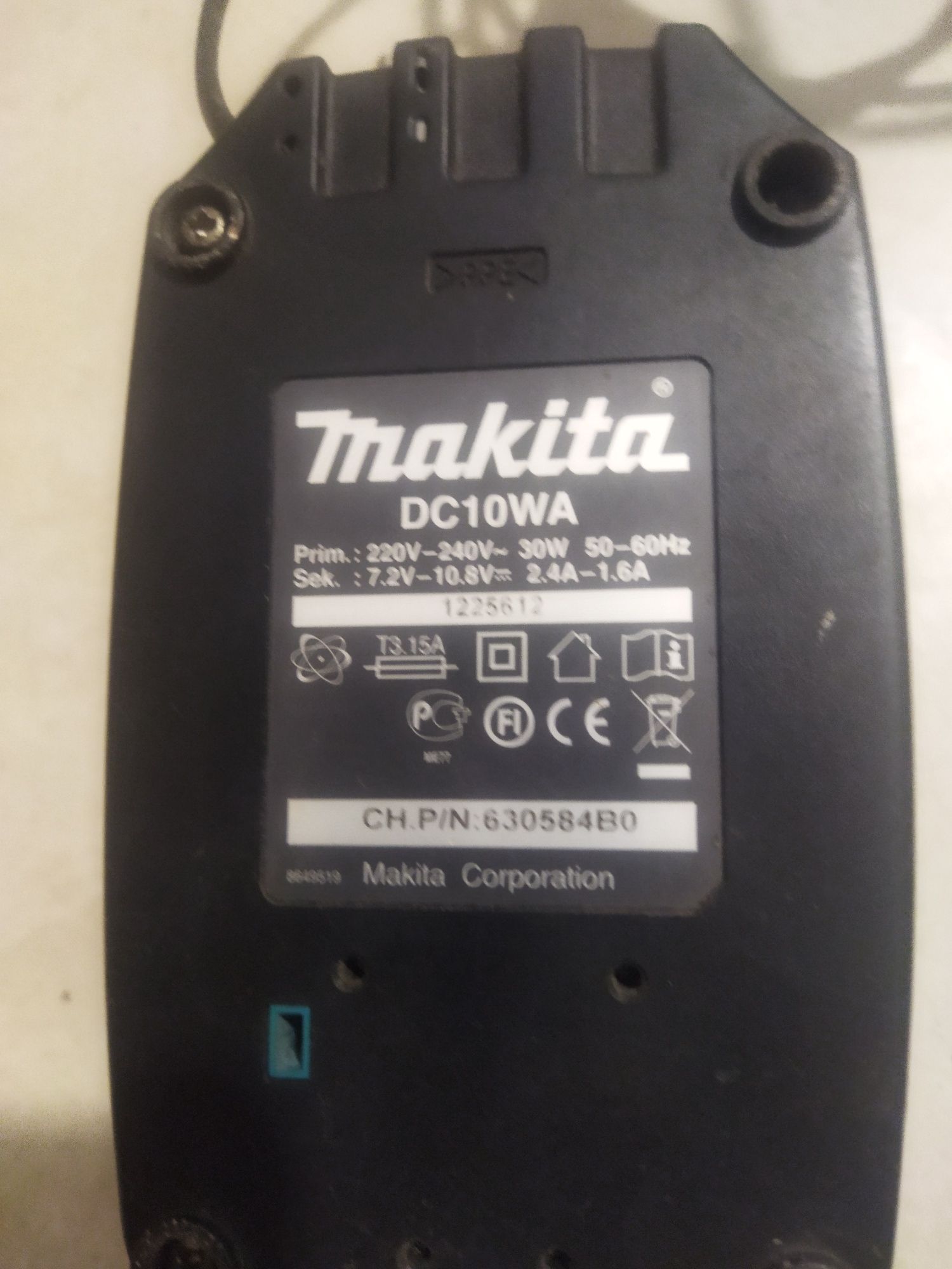 Пристрій зарядний для акумуляторів Makita DC10WA