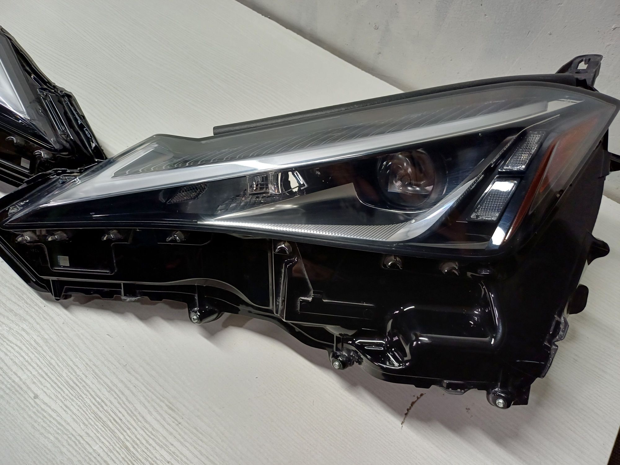 Фара Lexus UX фары левая правая USA  не под блок