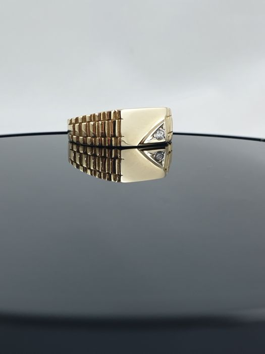 Piękny męski zloty nowy sygnet z cyrkonią Au.585