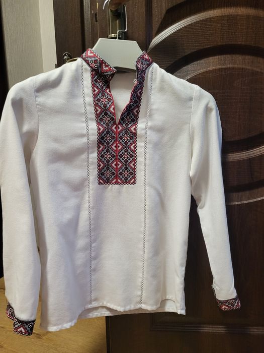 Вишиванка для хлопчика ручної роботи