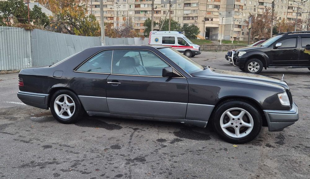 Mercedes 124 Купе в гарному стані