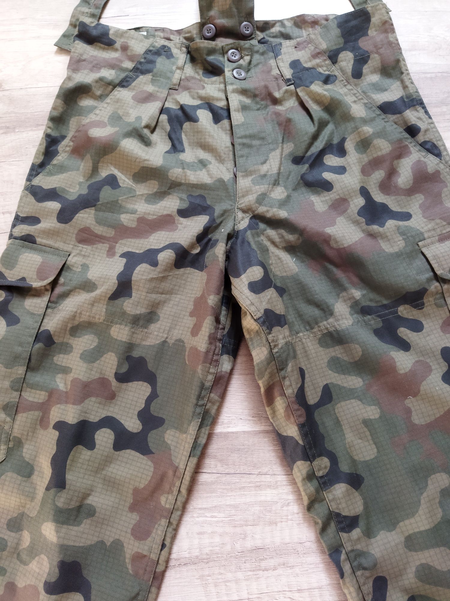 Nowe spodnie wojskowe wzór 124.