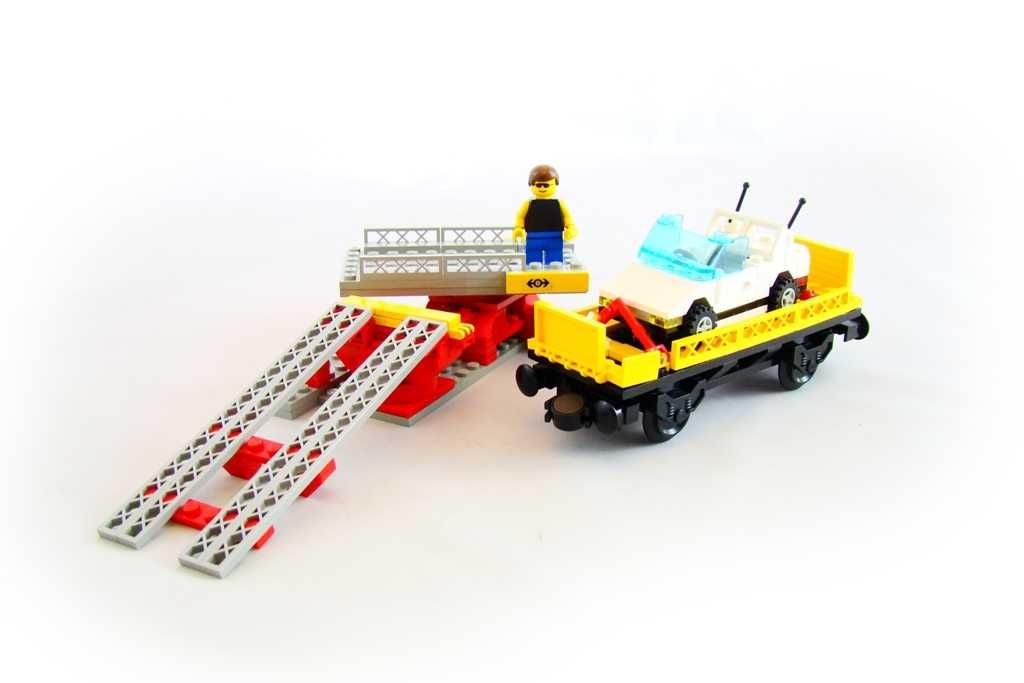 Lego Trains 4544 Car Transport Wagon with Car