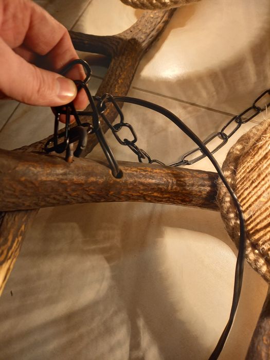 Żyrandol z poroża jelenia