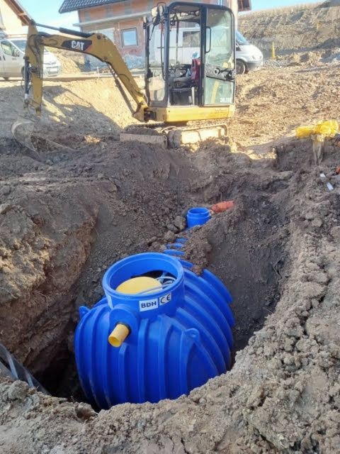 Usługi koparko-ładowarką, minikoparką, wywrotka 3,5 t . Michałowice.