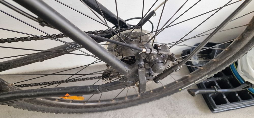 Rower trekkingowy Bulls 28" aluminiowy, Shimano, amortyzator