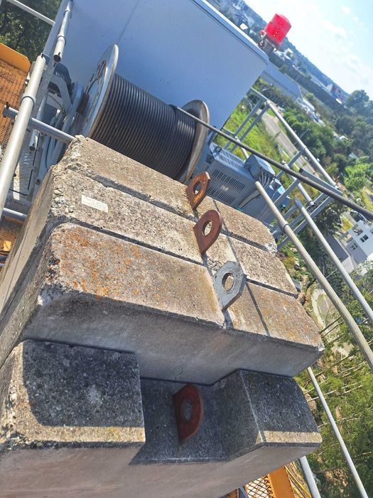 Używany dźwig żuraw Liebherr 132 EC-H8 FR Tronic 2005r