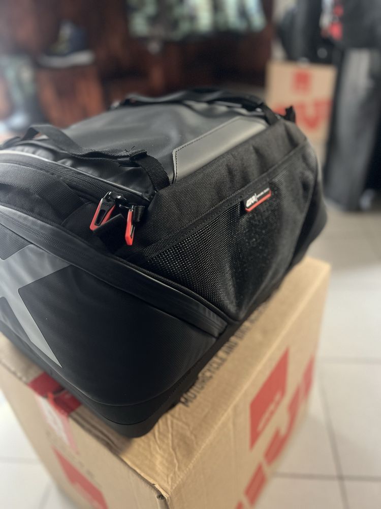 Сумка центральна GIVI XL08 40л monokey