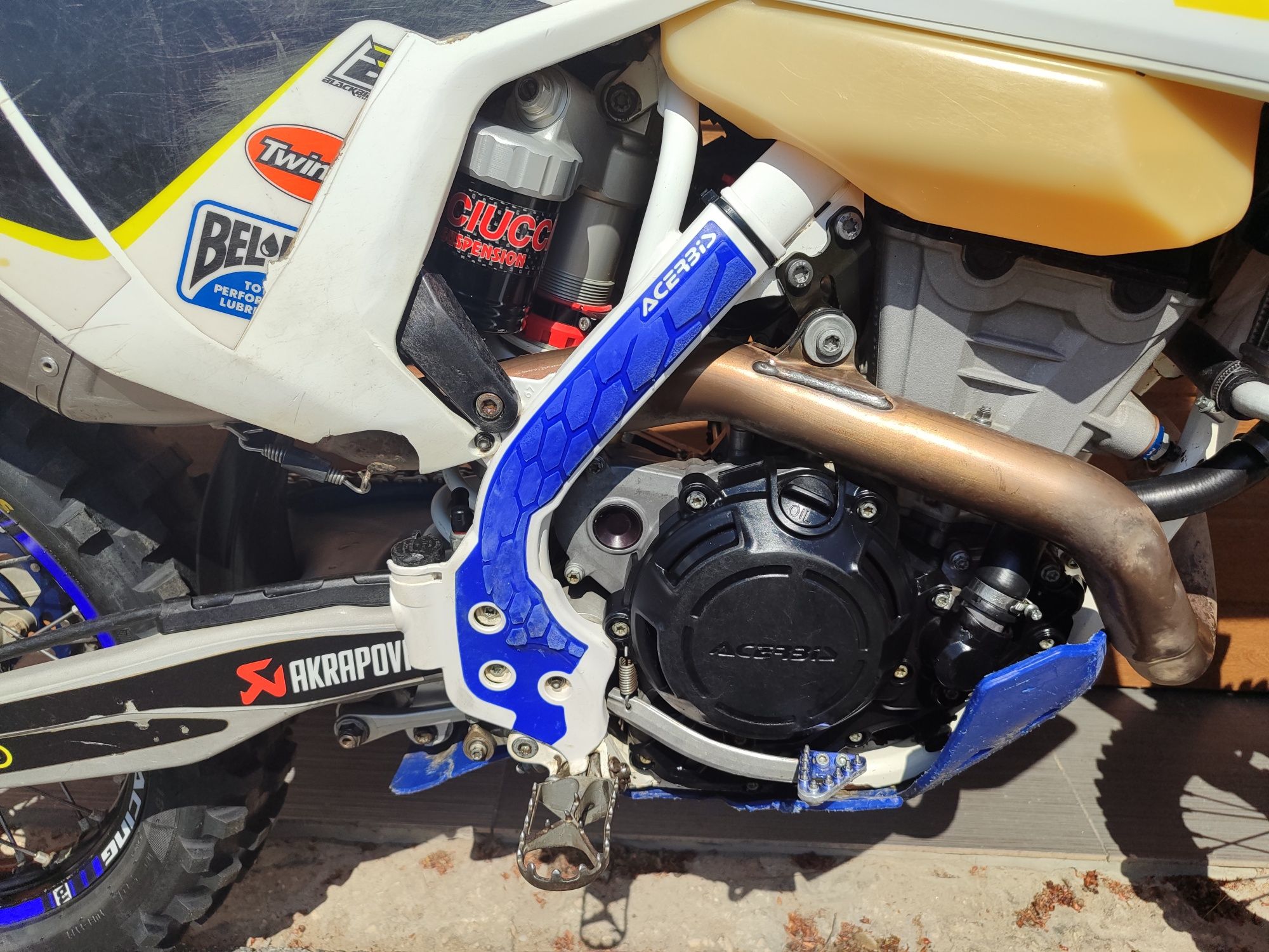 Husqvarna FE 350 AKRAPOVIC RATY nie KTM exc 450