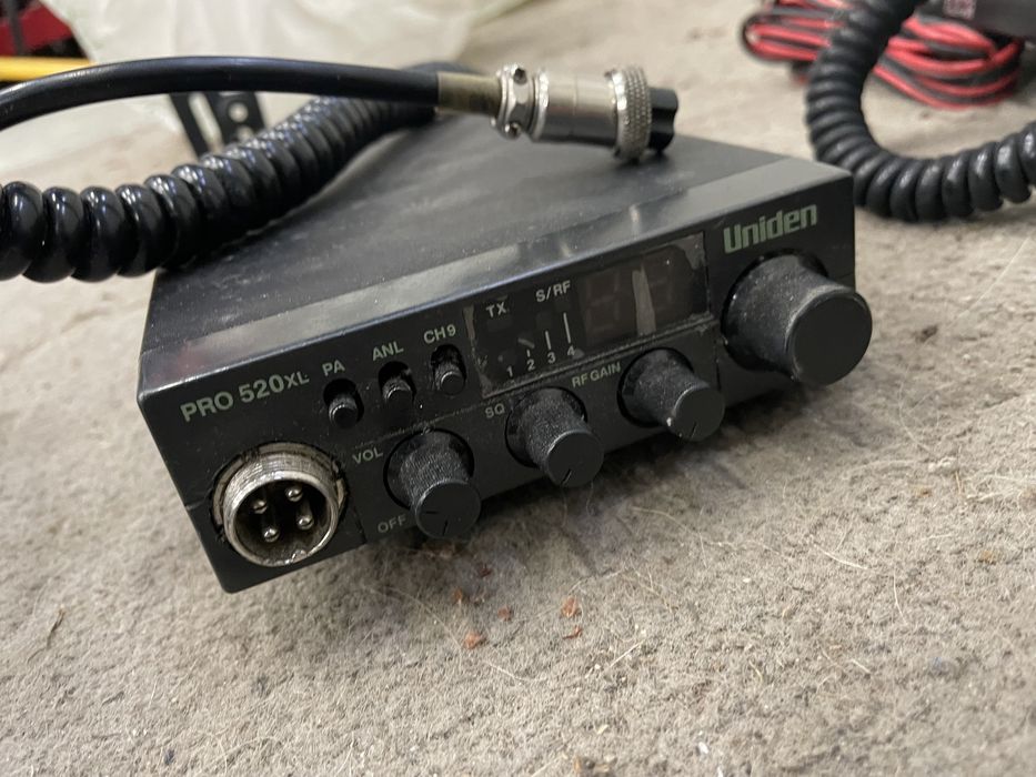 CB radio uniden pro 520 xl