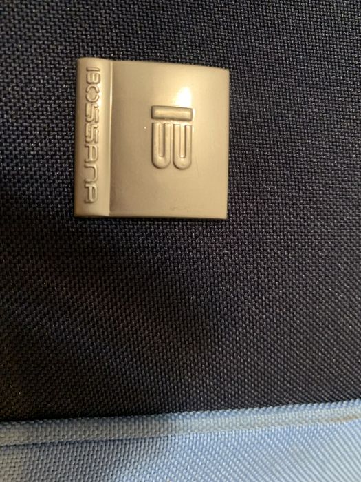 Saco de viagem grande.