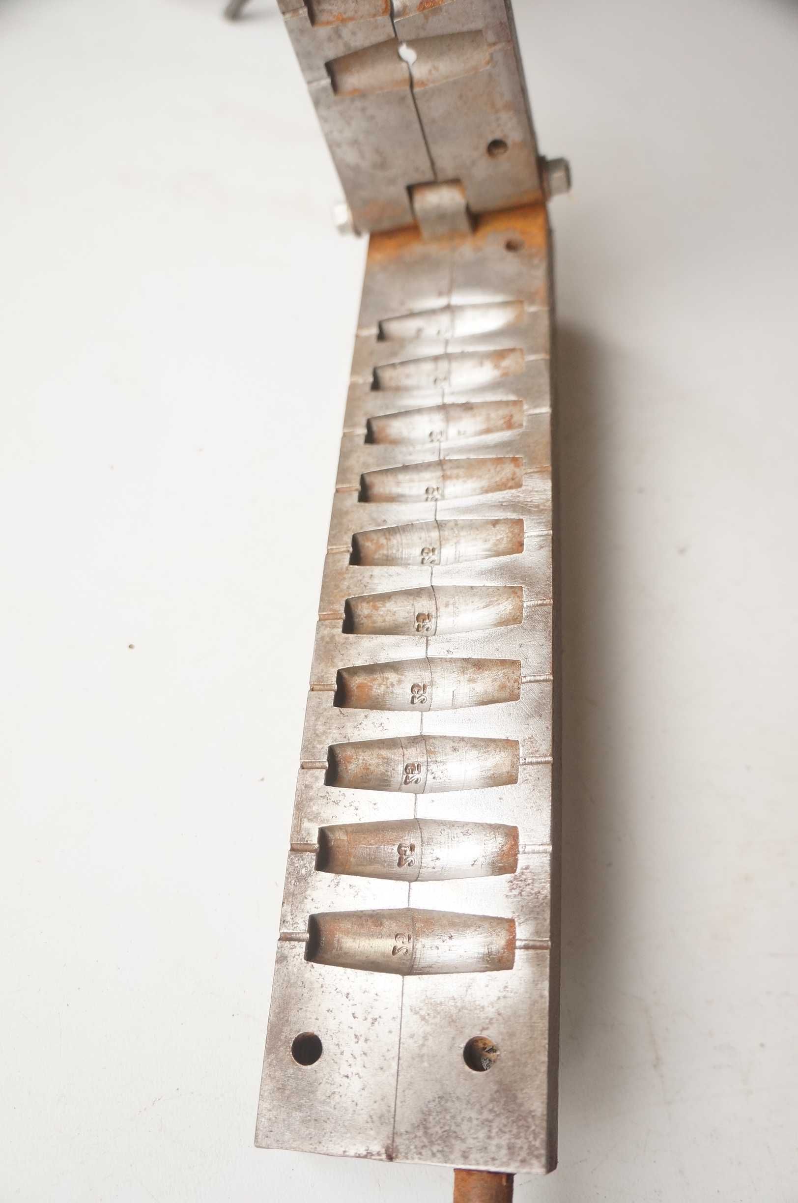 Forma wędkarska kokila do odlewania ciężarków gruntowych 10x25 g
