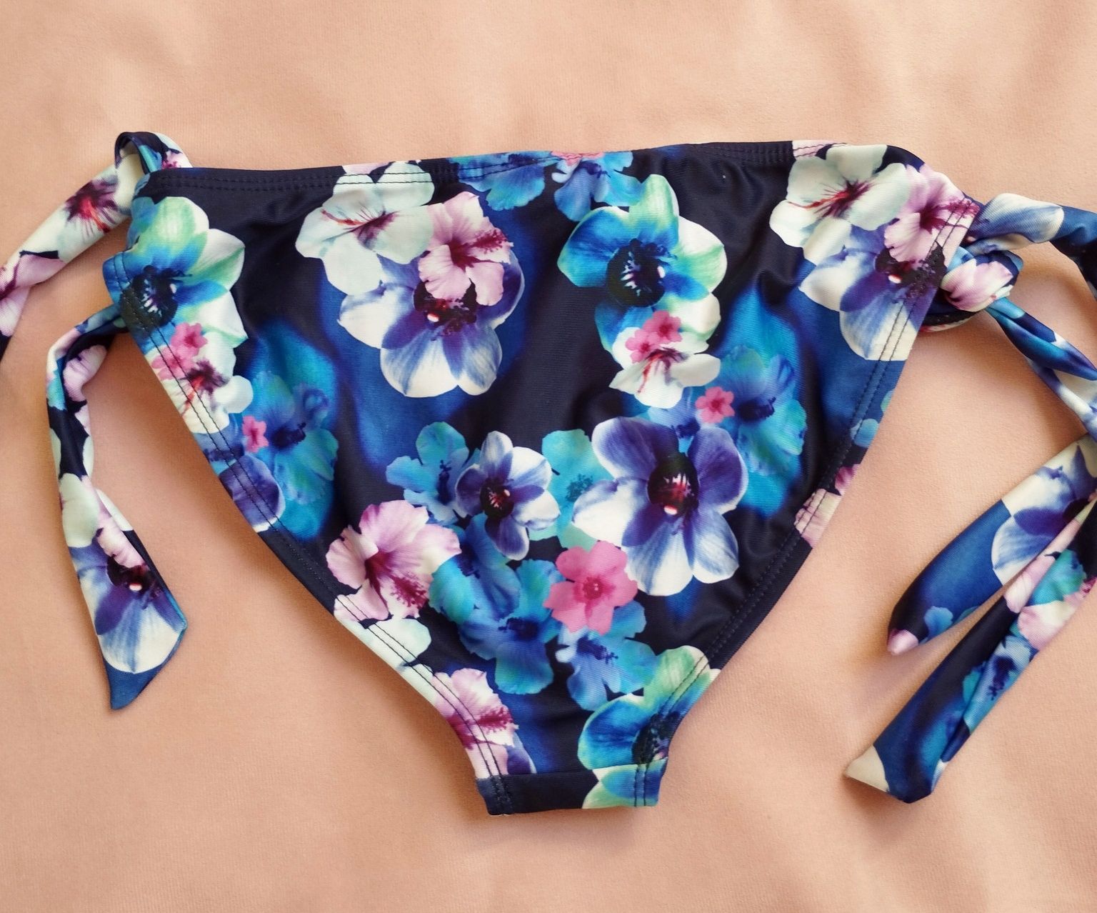 Tom & Rose Majtki figi bikini strój kąpielowy Rozmiar S chaber kwiaty