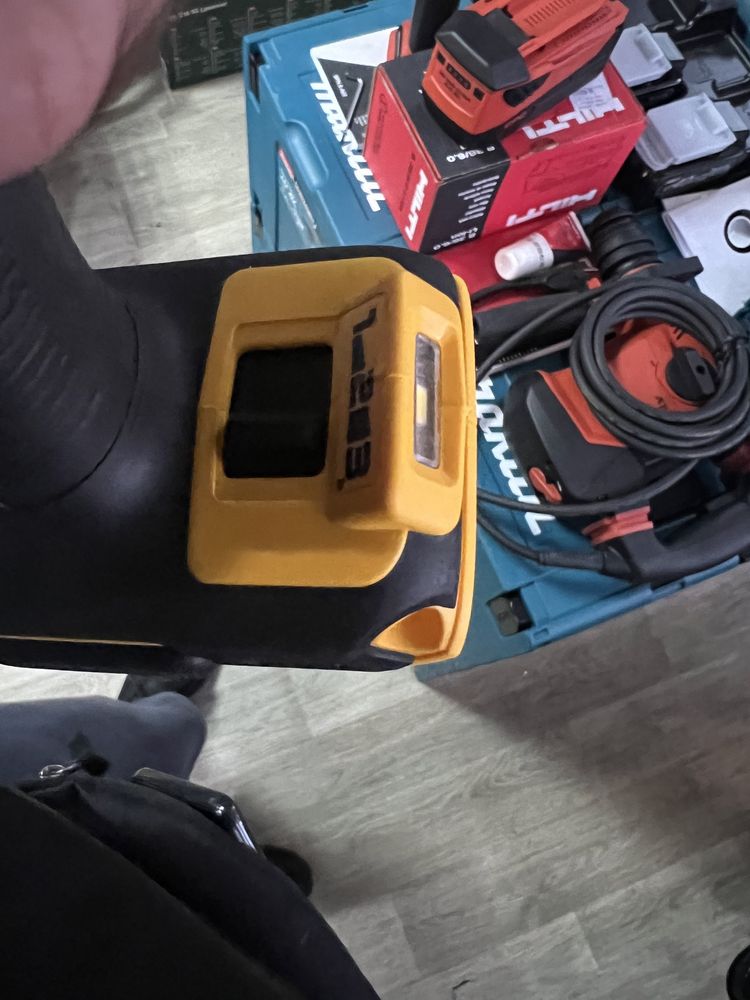 Гайковерт ударний DeWalt DCF899N