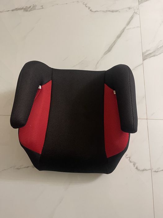 Автокрісло бустер.