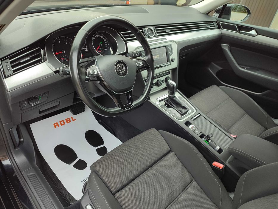 Passat B8**2017**DSG**Kamera**Parki**Navi**Alufelgi**Serwisowany**
