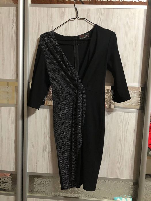 Продаю сукню розміру  L .