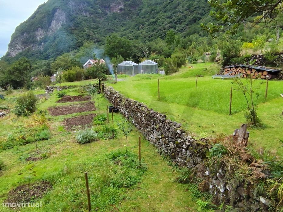 Terreno Rústico no Seixal com Projeto approvado para palheiro – Porto