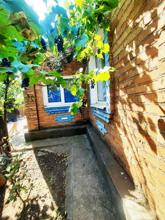 Продаж будинку поряд з містом