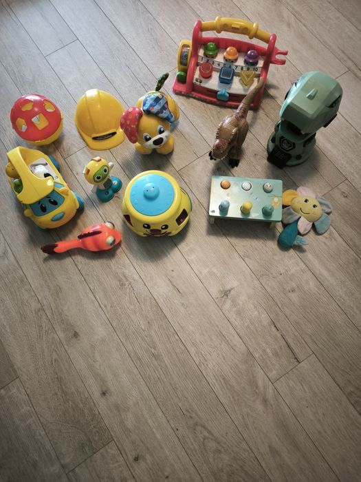 Zabawki PACZKA + jeździk cena za całość