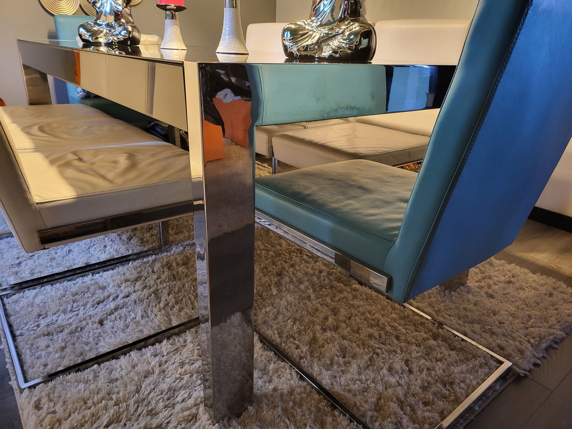 Mesa jantar aço inox com 8 cadeiras em aço inox e pele