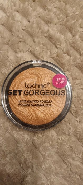 Rozświetlacz techni Get Gorgeous
