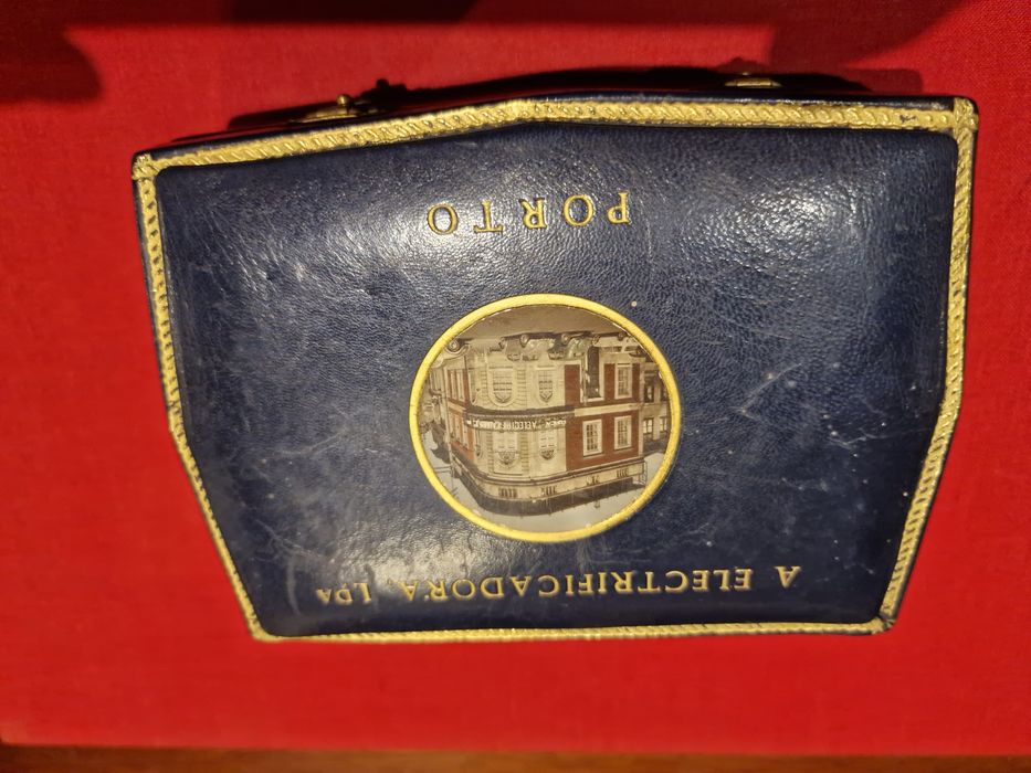 Invulgar caixa baralho de cartas A ELECTRIFICADORA, LDA