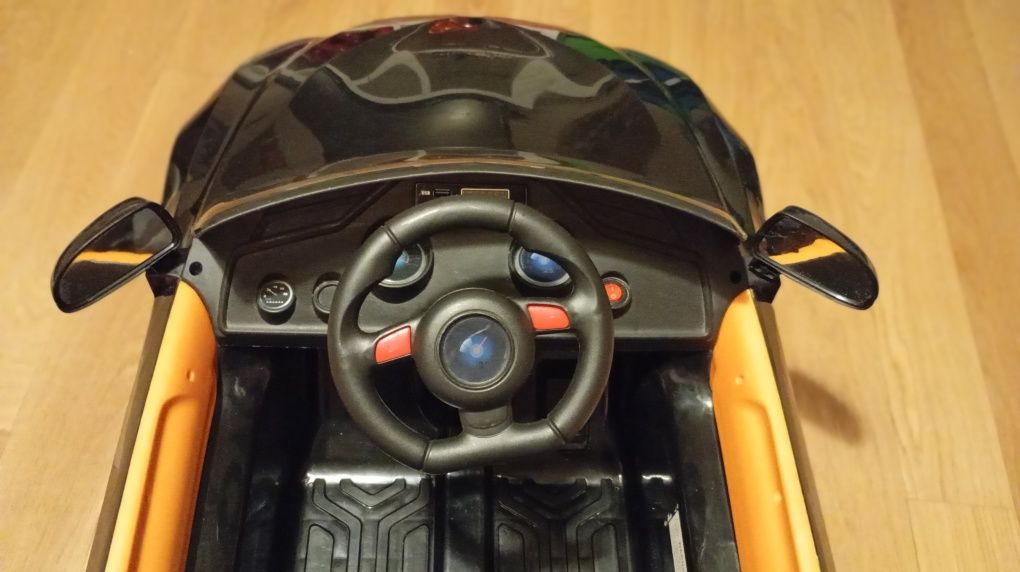 Carro a bateria com comando