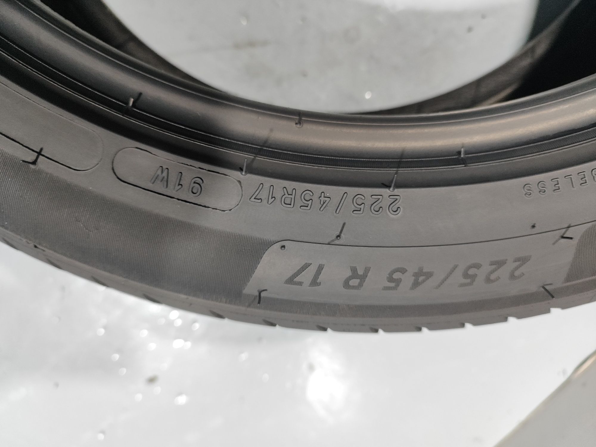 2 pneus semi novos 225-45R17 Michelin - Oferta dos Portes