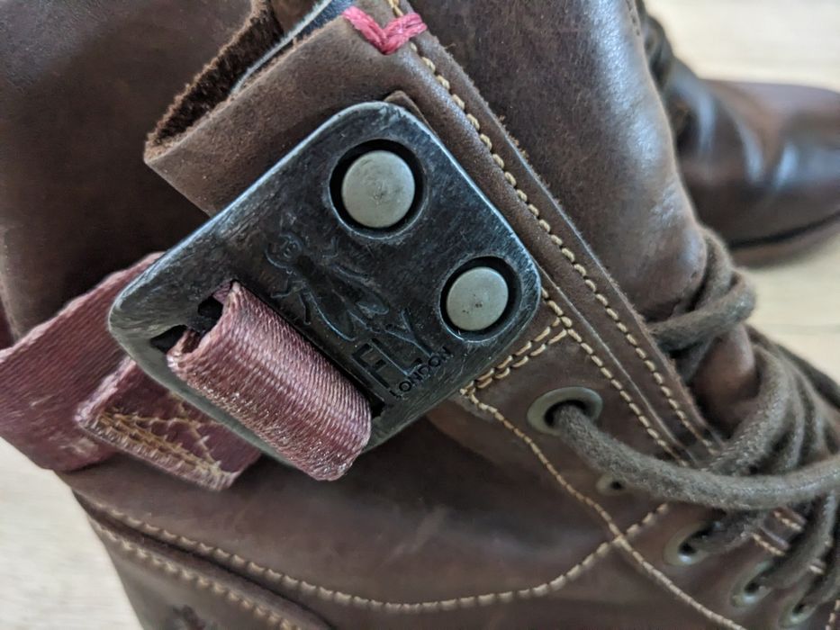 Шкіряні черевики Fly