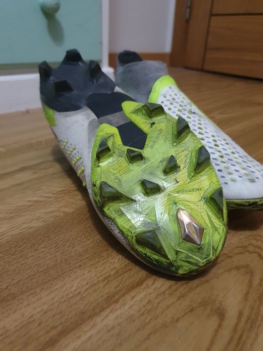 Chuteiras futebol campo sintético