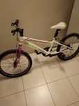 Bicicleta de criança em muito bom estado