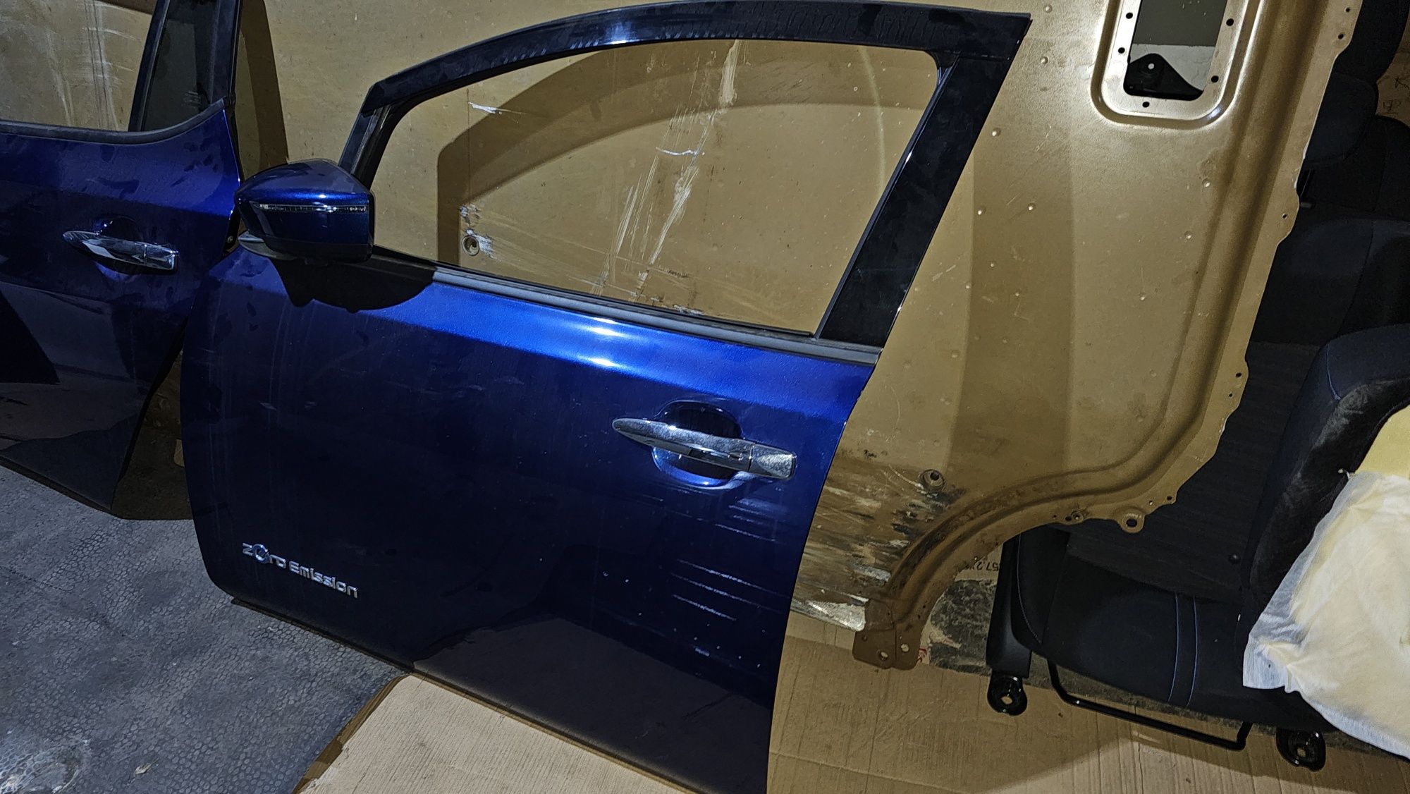 Двері Nissal Leaf 2 ze1 2018 дверка