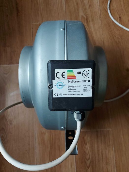 Вентилятор до витяжки.