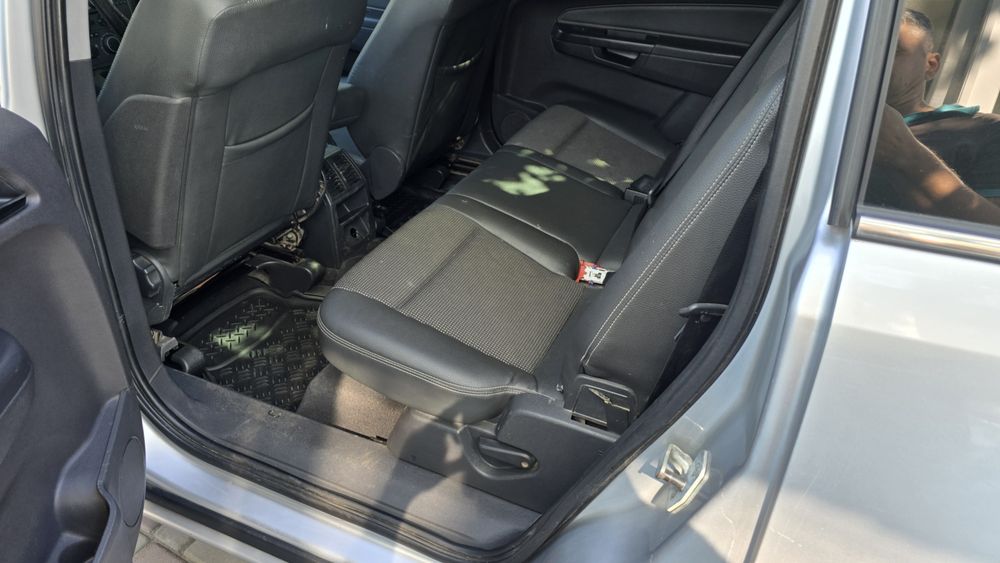 Opel Zafira B 1.9 CDTI Економна та простора сімейна

2

Машина