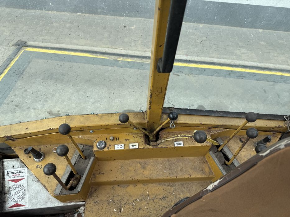 Maszyna leśna 6x6 HDS do zwożenia drzewa wywrotka