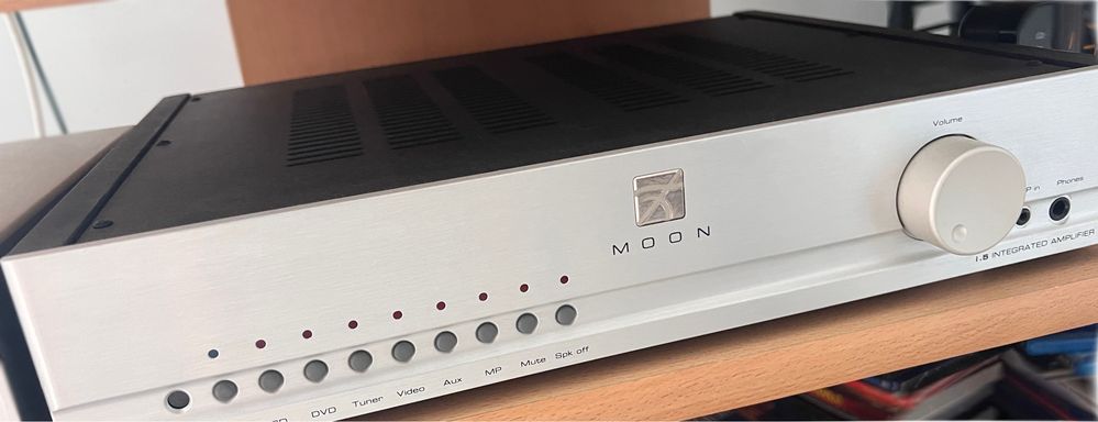 Wzmacniacz zintegrowany MOON i-5 Silver + opcja zestawu z MOON 390.