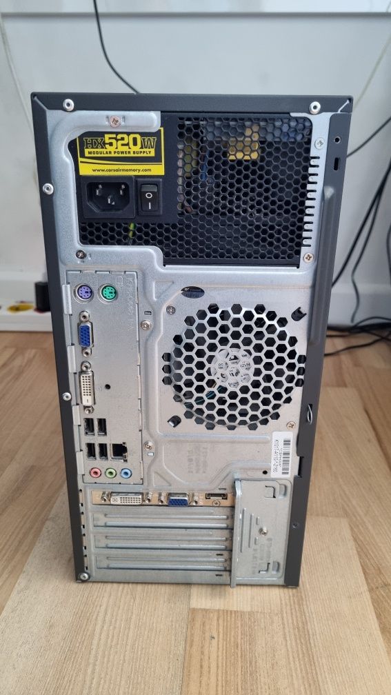 Komputer Fujitsu i5, 4 GB RAM, 256 GB SSD, NV GT 630,  Windows 10