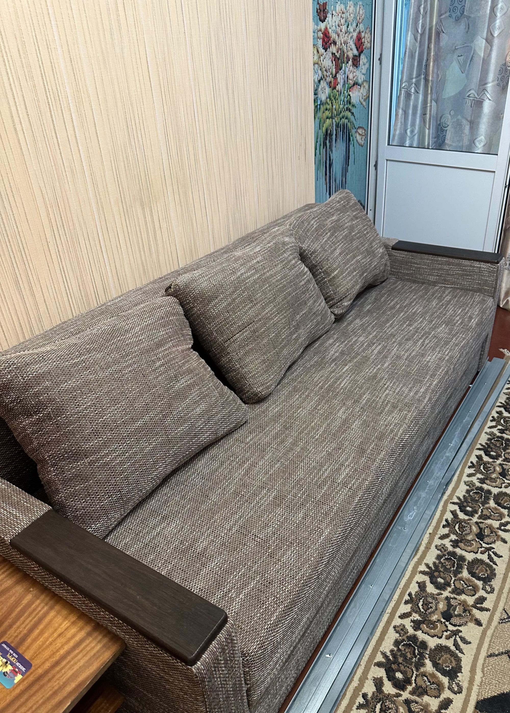 Диван современный, практически новый