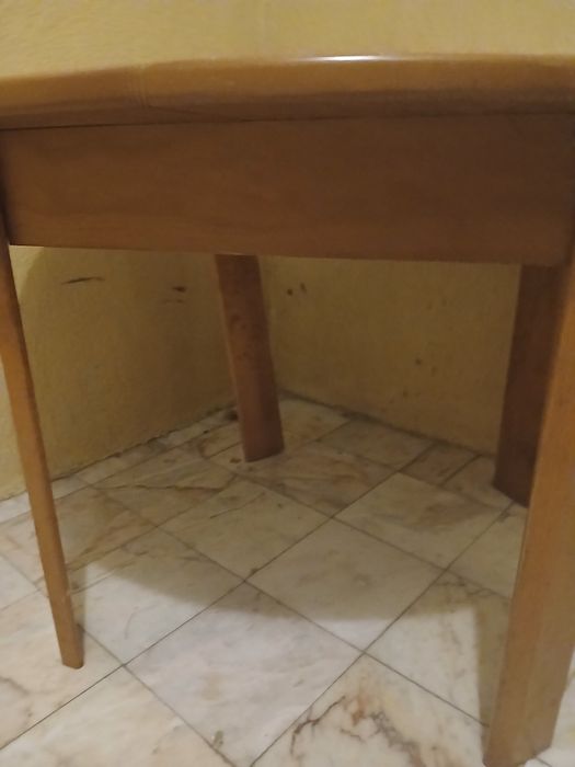 Mesa redonda para a sala ou cozinha