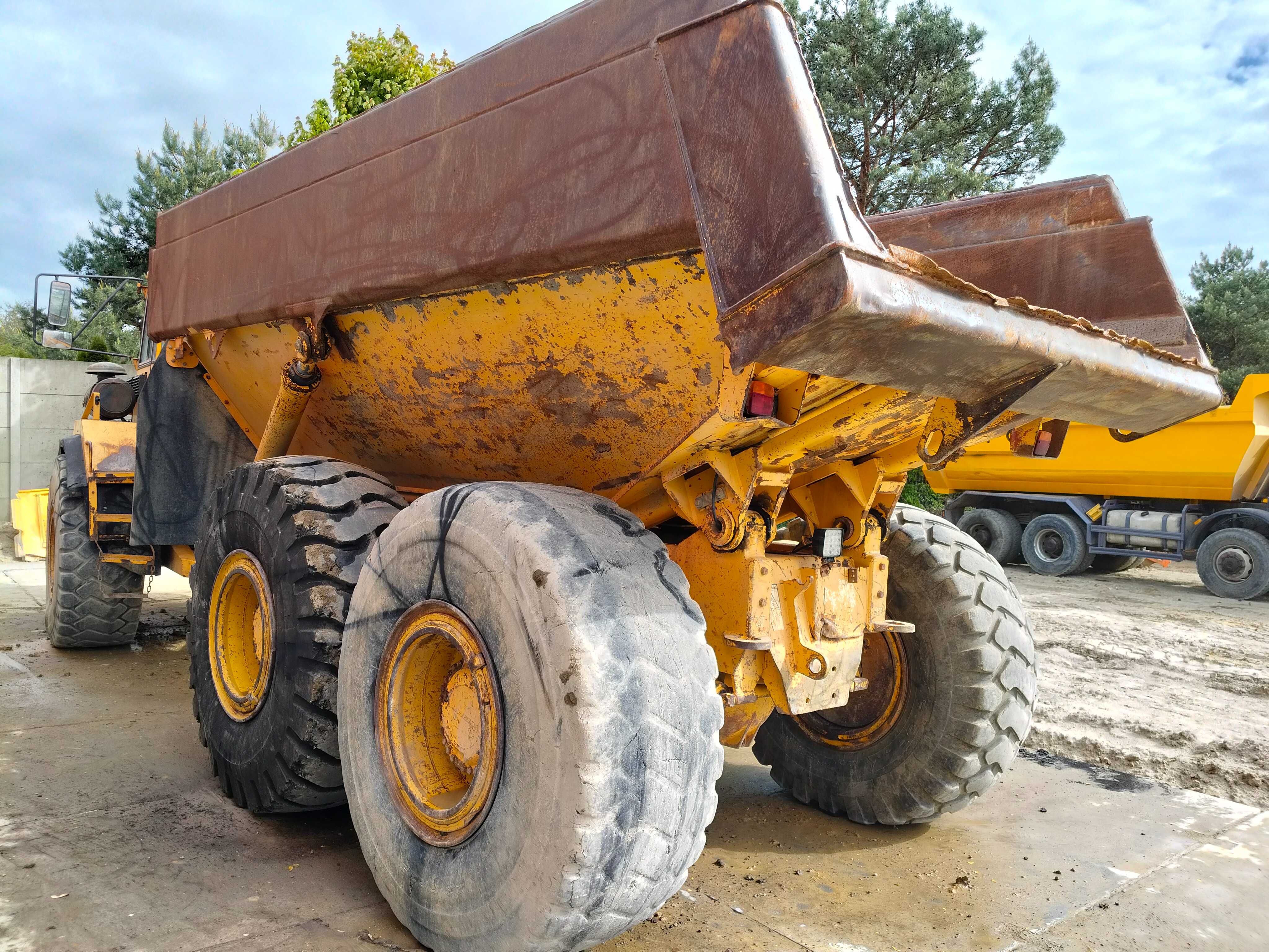 Wozidło Volvo A25C 6x6